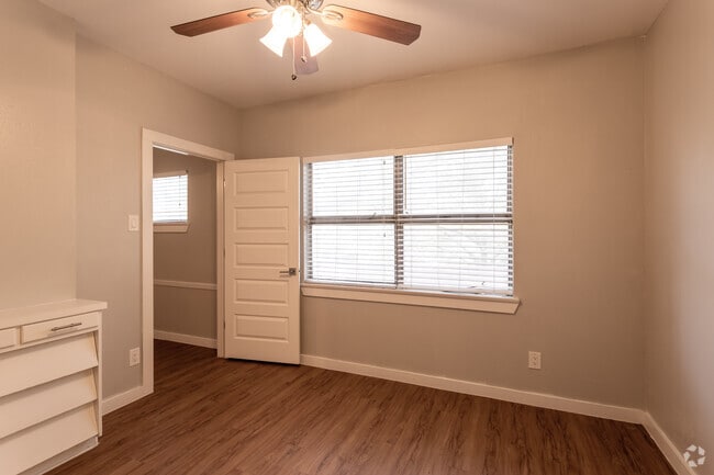 1 BR, 1 BA 515 SF