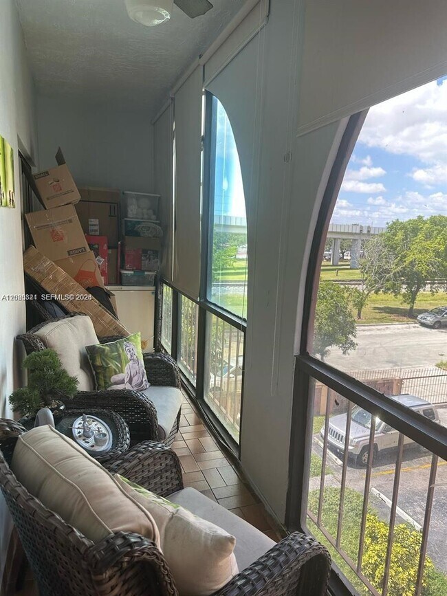 460 E 23rd St Unit 207