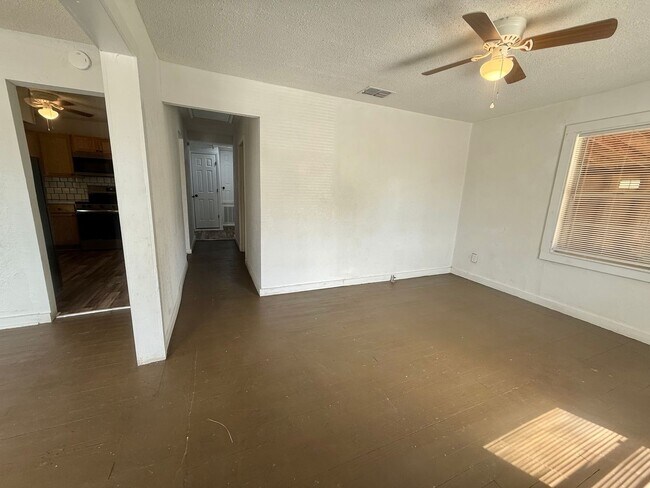 Photo - 1108 S Lyons Ave