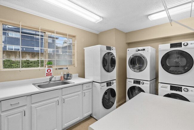 Photo - Highland Court Apartments