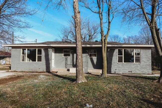 Photo - 494 N Main St Townhome