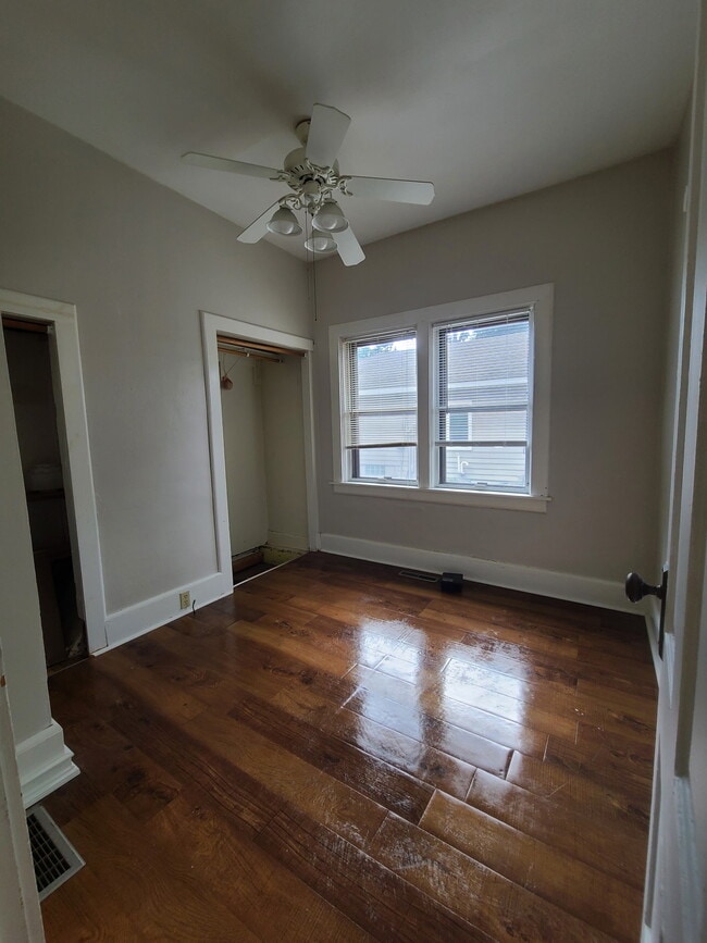 Photo - 637 W Laurel St