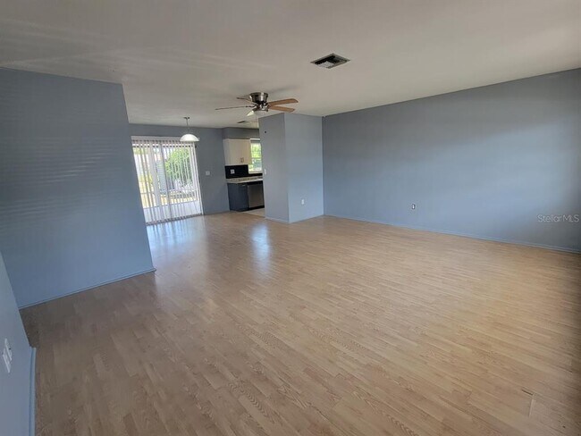 Photo - 22329 Niagara Ave