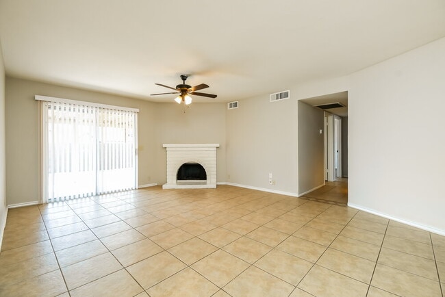 Photo - 503 W Cheyenne Dr