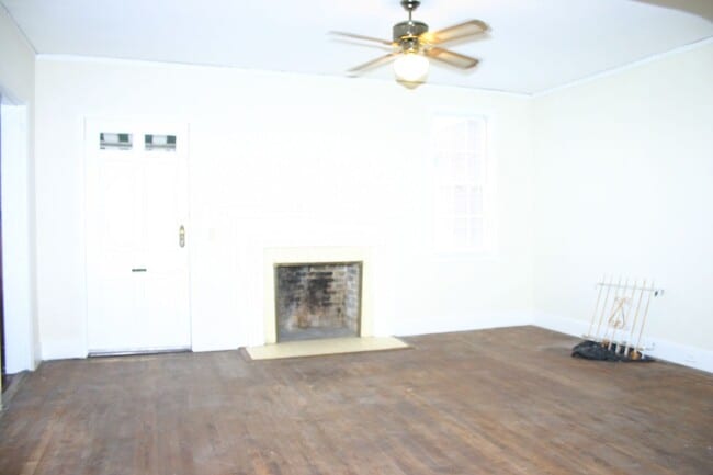 Photo - 311 Harden St Unidad 313down