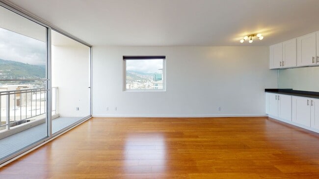 Photo - 1BD/1BA/1PRKG at the Villa on Eaton Square. Electricity included, stunning views! Unit 3514