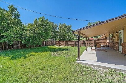 **FIRST MONTH FREE**!!

Immacutate, FULLY FURNISHED 2-Bed - 1 Bath Duplex with Garage & Fenced Ya...
