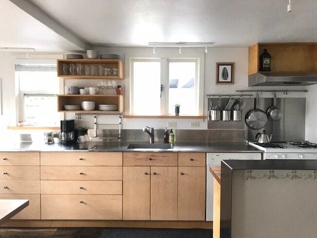 Photo - 2215 Dahl Ln