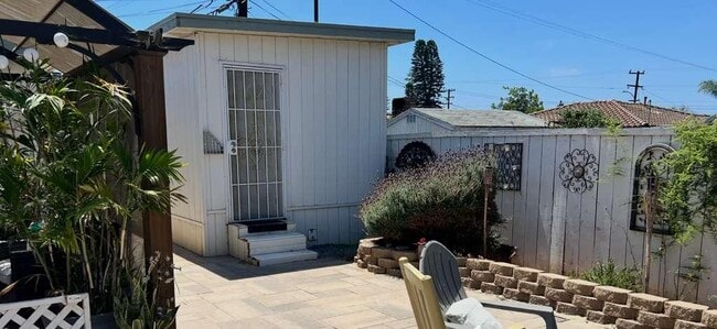 Building Photo - 1416 L Ave