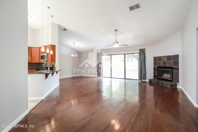 Photo - 8038 Loch Lomond Ln