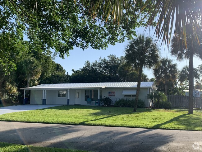 Building Photo - 3483 NE Indian Ct Rental