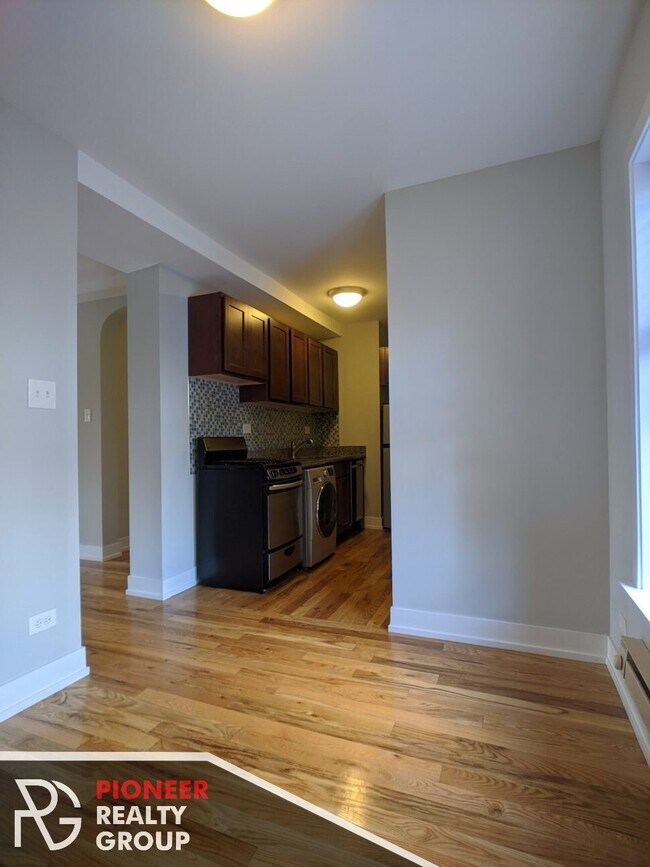 Photo - 556 W Arlington Pl Unit 2