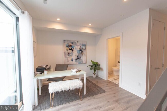 Photo - 105 Olive St