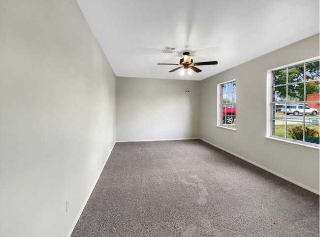 Photo - 908 Loggins Dr