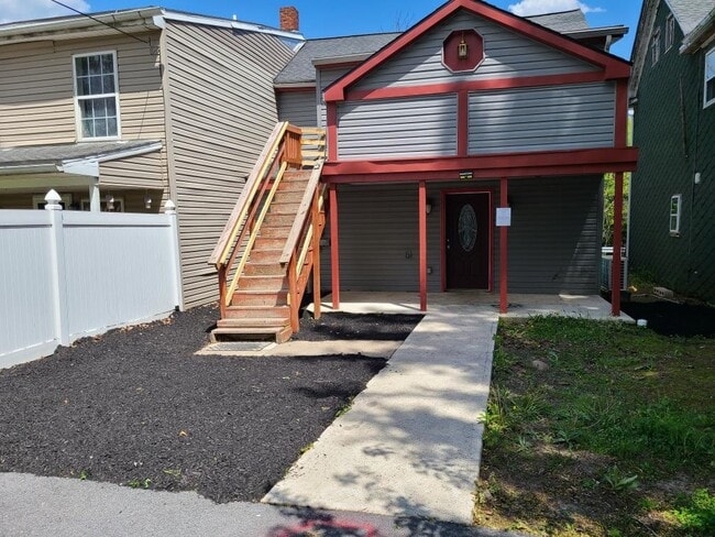 Photo - 212 S State Rd