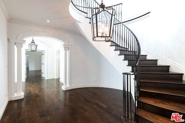 Photo - 1115 N Beverly Dr