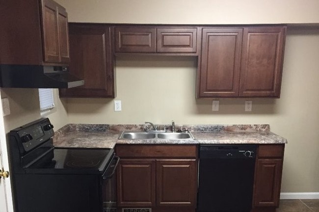 kitchen - 503 N 5th St Townhome