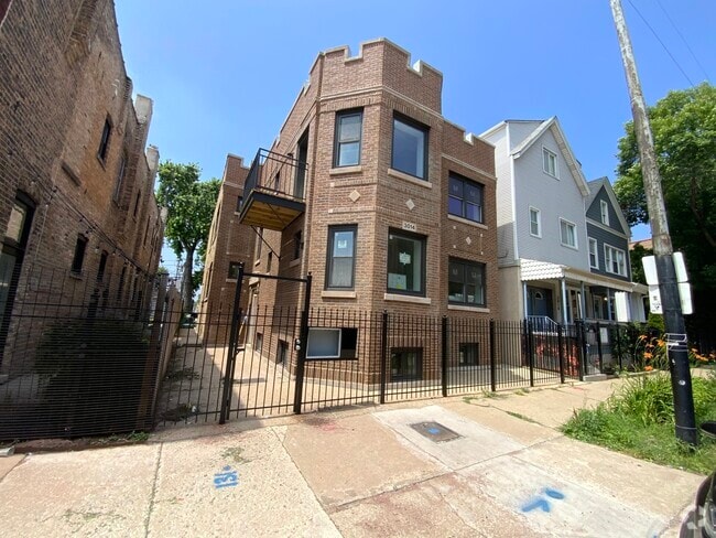 Building Photo - 3014 N California Ave Rental