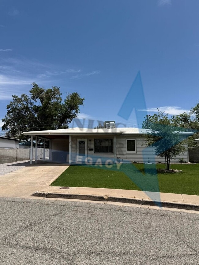 Building Photo - Cute 3-Bedroom with Large Backyard!