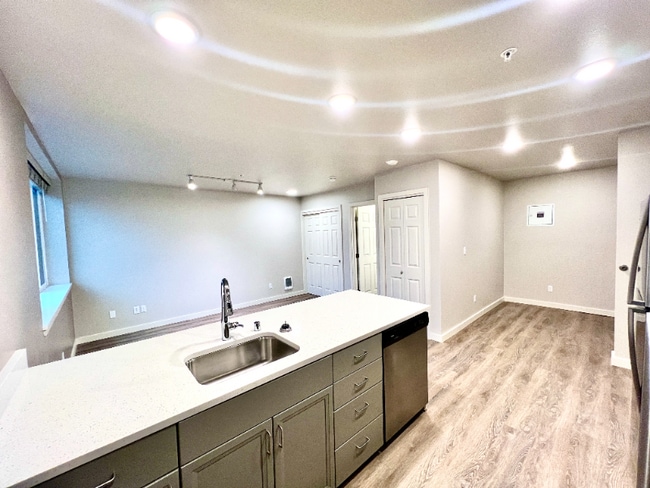 Photo - 2330 Yakima Ct Unidad D101