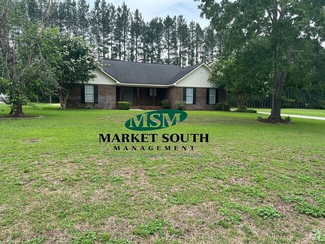 Building Photo - ~APPLICATION PENDING!~ 4 Bedroom Beauty In... Rental