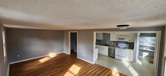 Building Photo - 978 Cilley Rd Unit Cilley Rd - 2nd Floor
