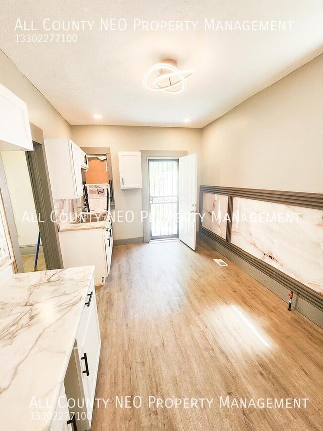 Photo - 10639 Dupont Ave