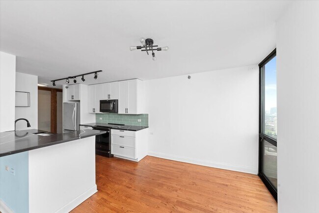 Photo - 1122 N Clark St Unit 2706
