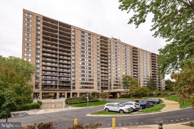 Building Photo - 5500 Holmes Run Pkwy Unit 1005