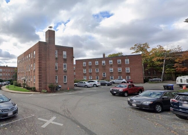 Building Photo - 2BR 1Bth unit. Heat/Hot Water included. TWO parkings included! Great location!