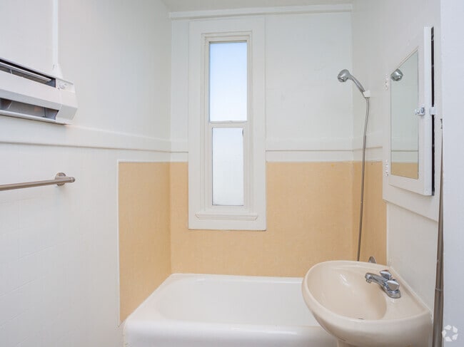 1HAB, 1BA - 600 ft² - South Court