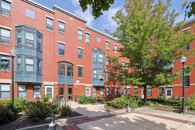 Courtyard - Parmelee Court