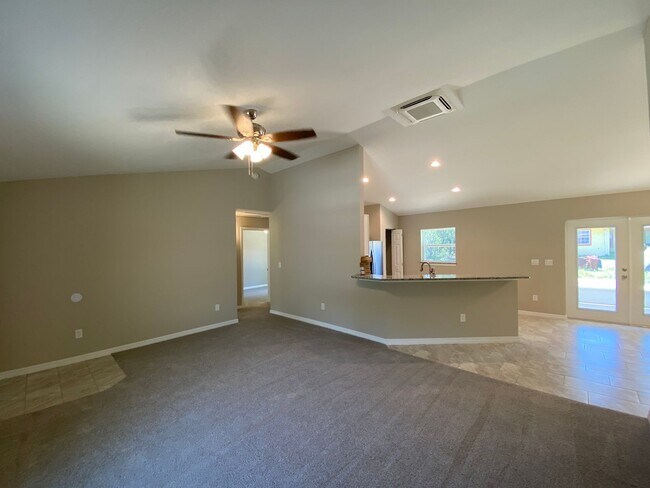 Photo - Desirable SW Ocala Neighborhood- 3/2/2 **W...