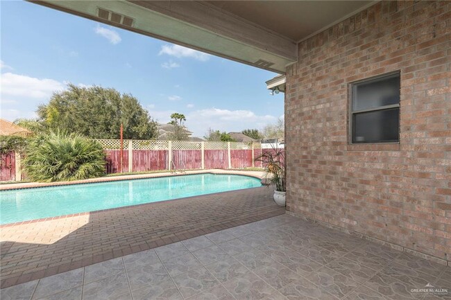 Photo - 33-25 1/2 E St