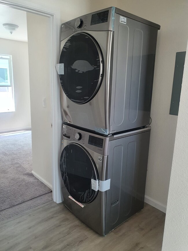 Photo - 11017 Condon Ave