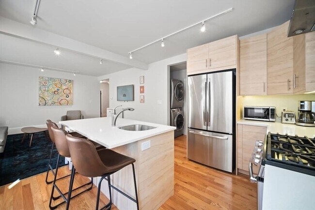 Building Photo - 334 Highland Ave Unit 1