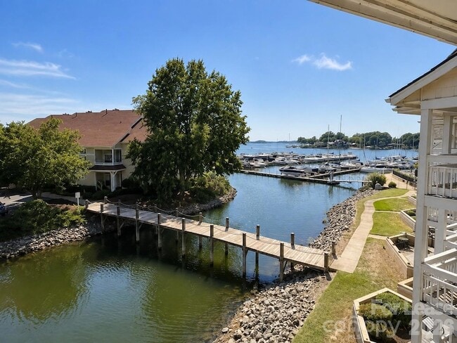Building Photo - 18015 Kings Point Dr Unit L