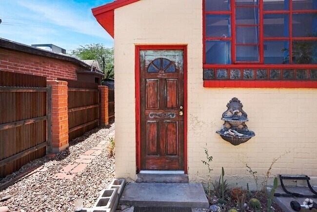 Building Photo - Coming Soon - Charming, Spacious 1Bdrm/1Ba... Rental
