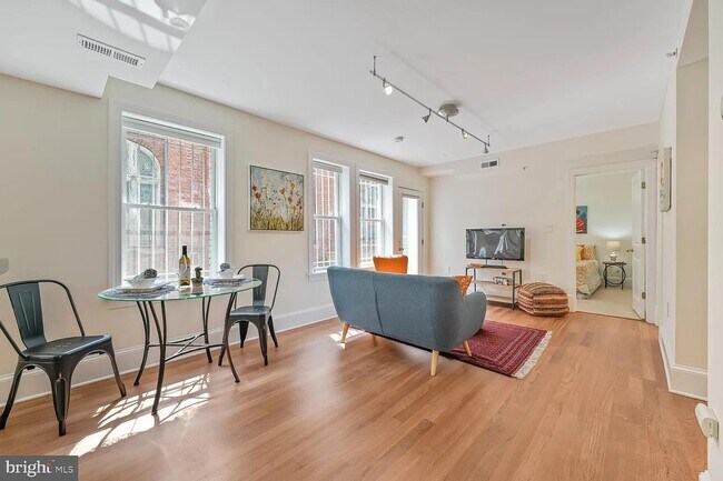 Photo - 1465 Columbia Rd NW