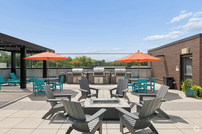 Pool Deck - 2700 Lincoln