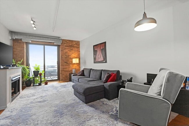 Photo - 1735 W Diversey Pky Unit 417