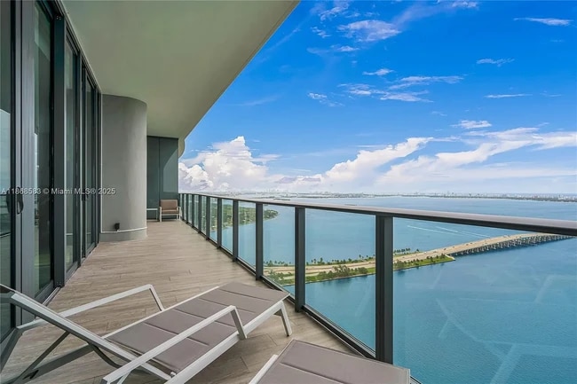 Building Photo - 3131 NE 7th Ave Unit #PENTHOUSE 4902