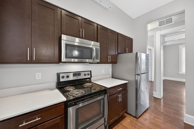 Building Photo - 975 E McMillan St Unit 303