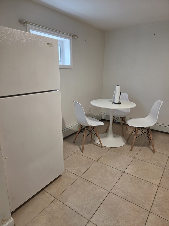 Photo - 456 Morse Ave Unidad G