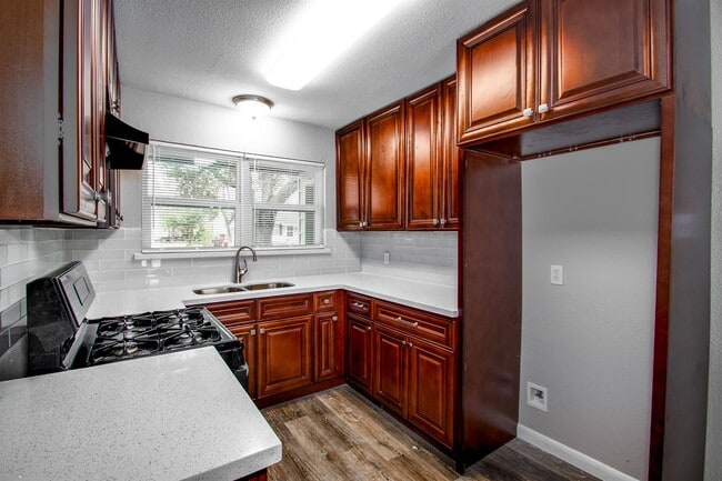 Photo - 207 Del Monte Ln