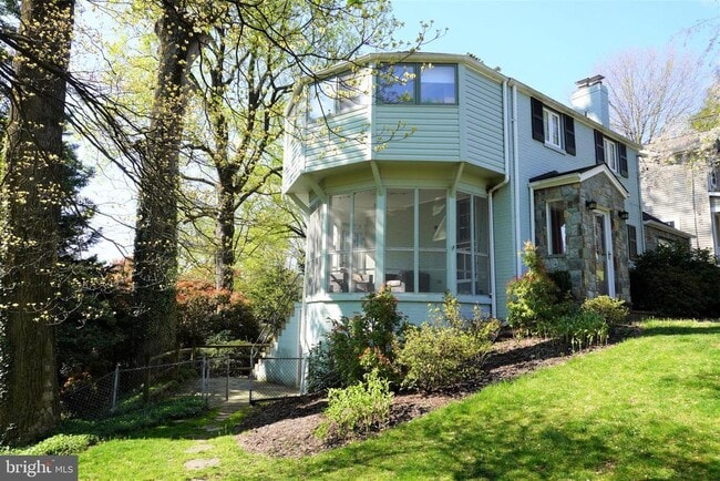 Photo - 215 Crestmoor Cir