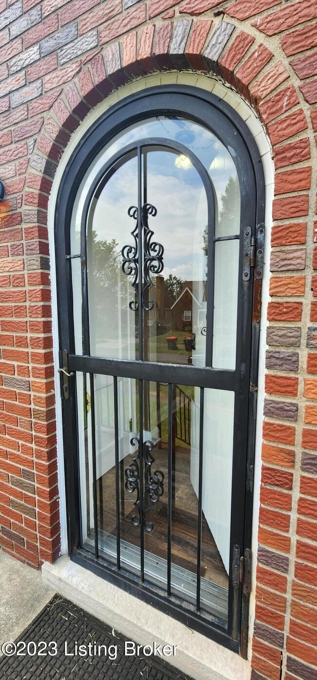 Photo - 2424 Emil Ave