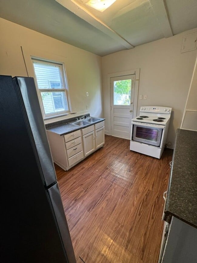 Photo - 2817 Central Dr