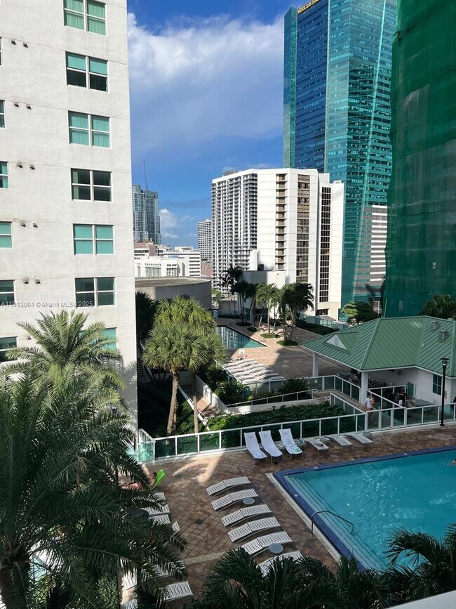 Photo - 41 SE 5th St Unidad 915