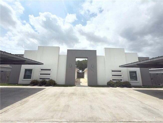 Photo - 1303 W Heritage Dr Unit 2